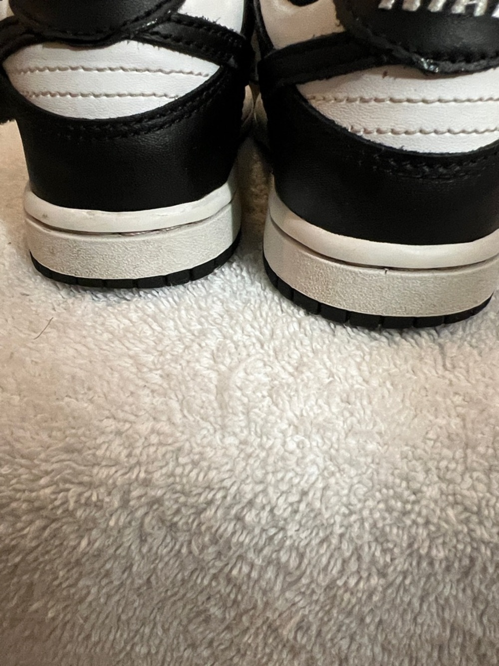 Nike Kids Black and White Low-Top Sneakers - Picture 6 of 8